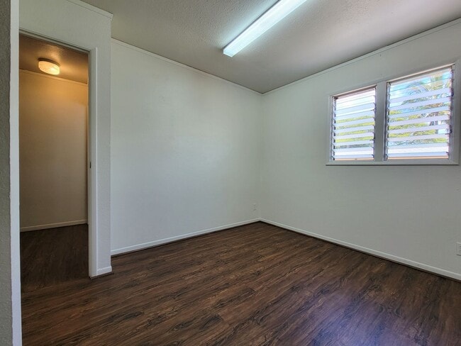 Building Photo - AVAILABLE March 16, 2026 | 2 Bedroom, 1 Bathroom Townhome with 1 Assigned Parking | Located at Wa...