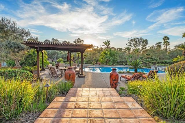Building Photo - 6870 La Valle Plateada