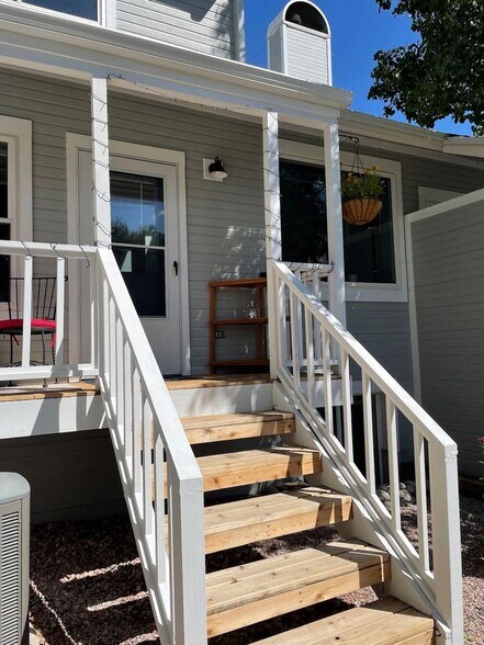 Building Photo - 384 Owl Dr