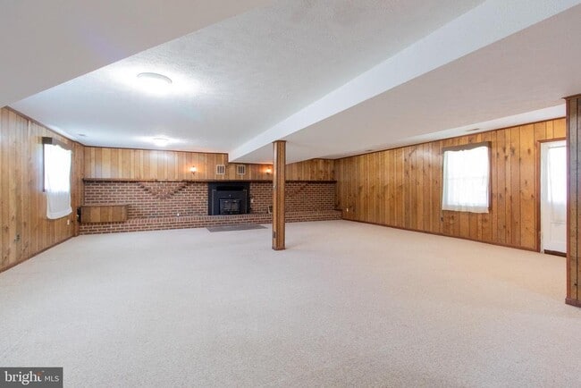 Building Photo - 5084 Sands Rd