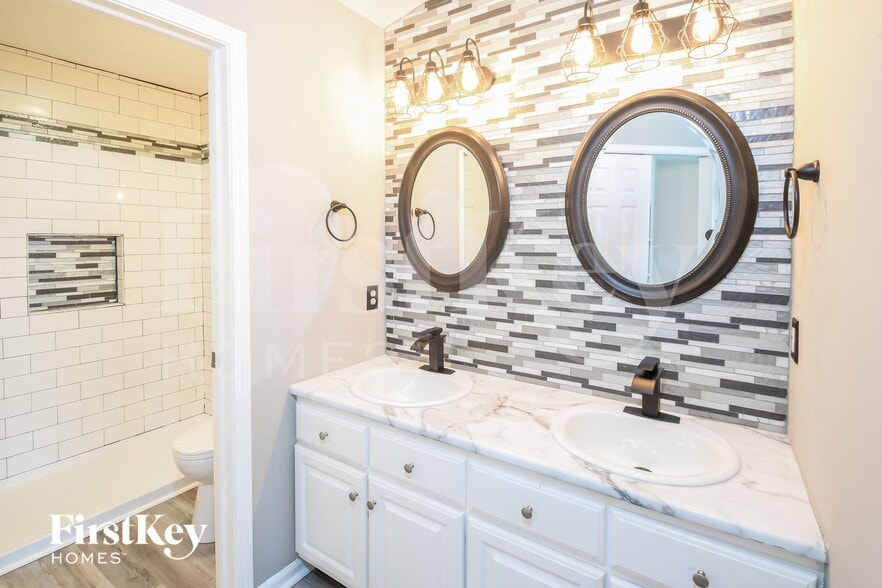 Building Photo - 443 N Odell St