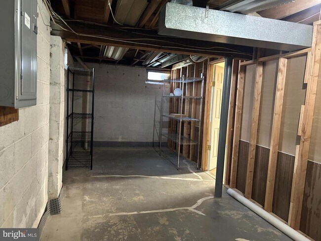 Building Photo - 114 Phillips Ave