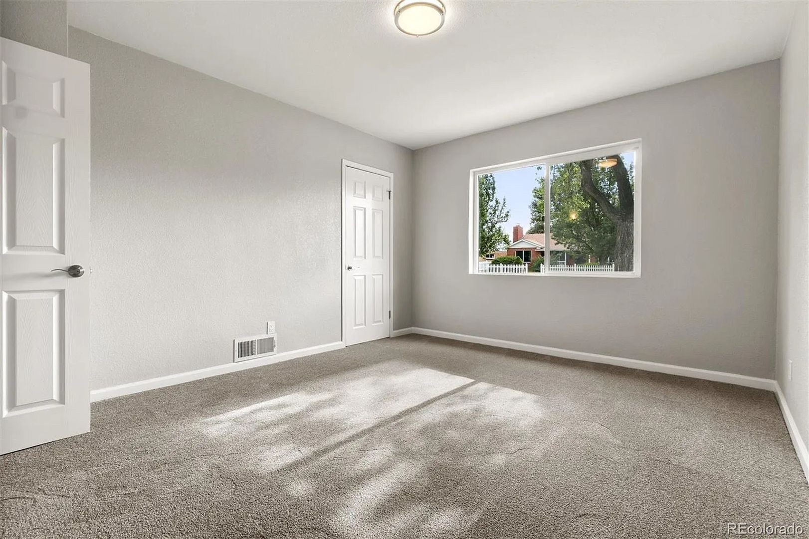 Building Photo - 756 N Revere St