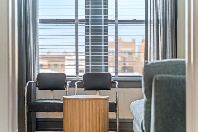 Building Photo - 3549 N Janssen Ave