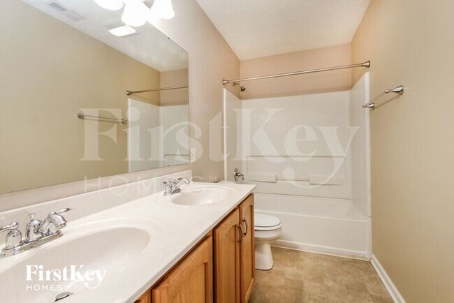 Building Photo - 2243 Tanya Dr