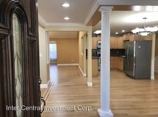 Building Photo - 5 br, 4.5 bath House - 12971 SE 23rd Street