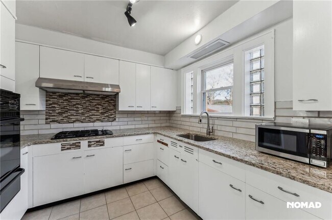 Building Photo - 1143 Fountain Dr SW