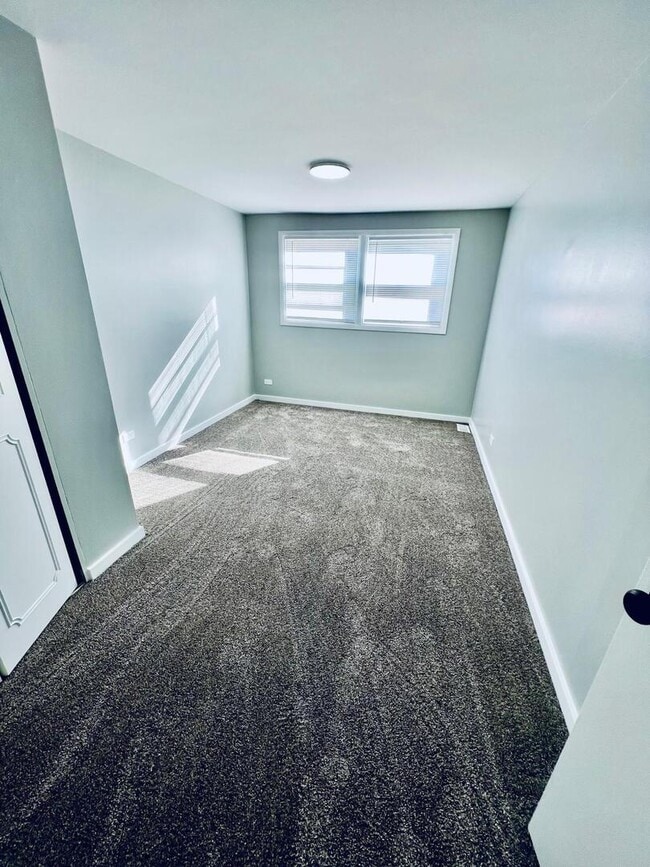 Building Photo - 2021 Farnham Ct