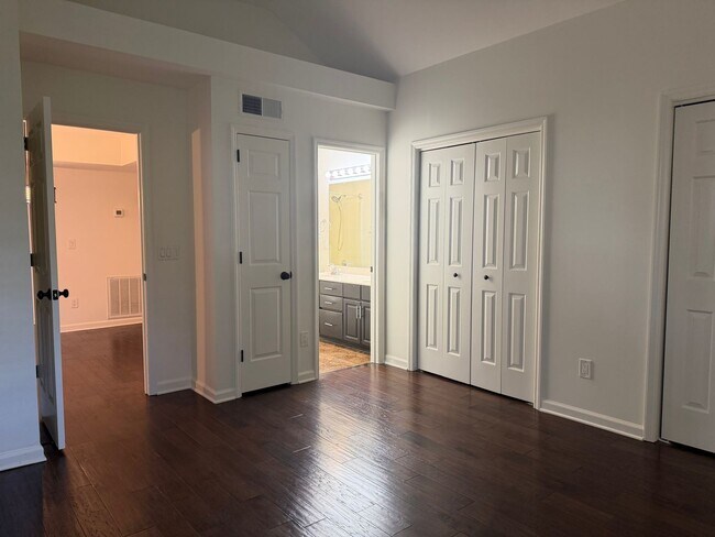 Building Photo - 303 Norvich Ct