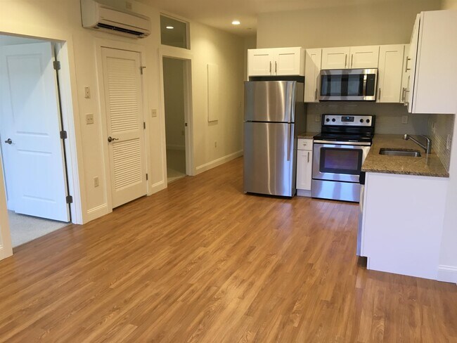 Building Photo - 875 Elm St