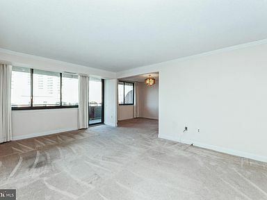 Building Photo - 4550 N Park Ave