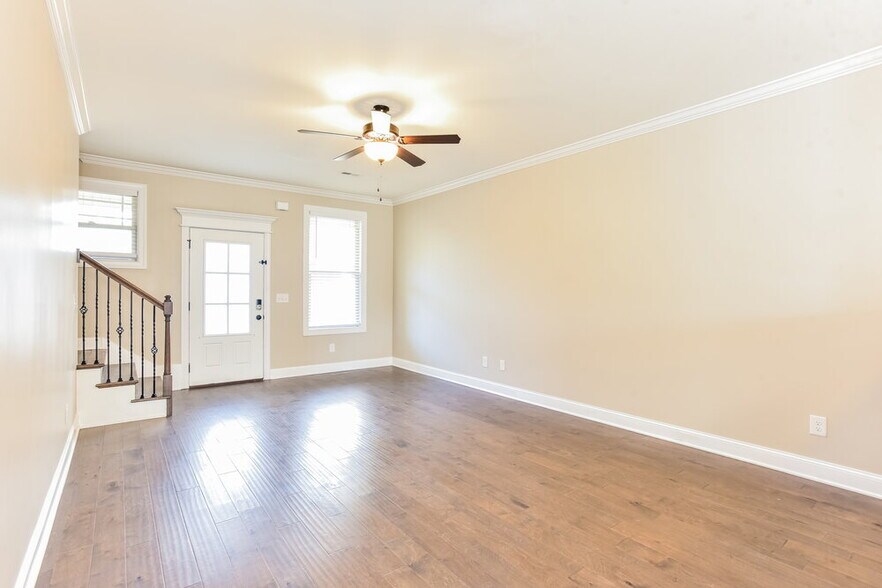 Building Photo - 575 Hollandale Rd