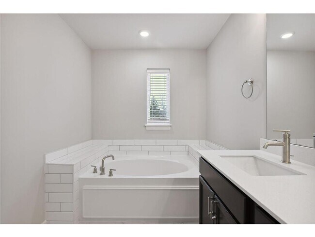 Building Photo - 2438 N Blossom Cir