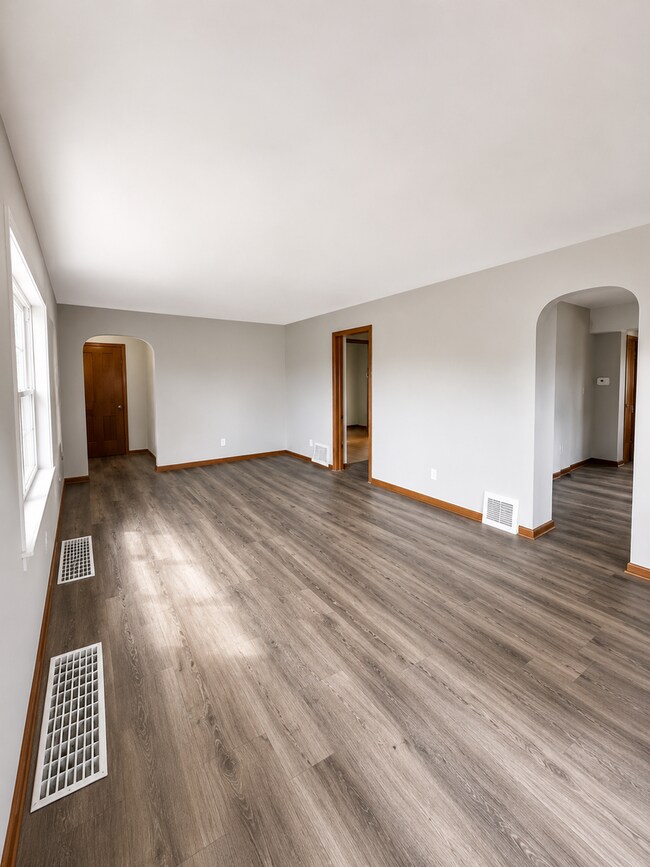 Building Photo - Bright & Spacious 3BR Home with Classic Hardwood Floors and Large Backyard!