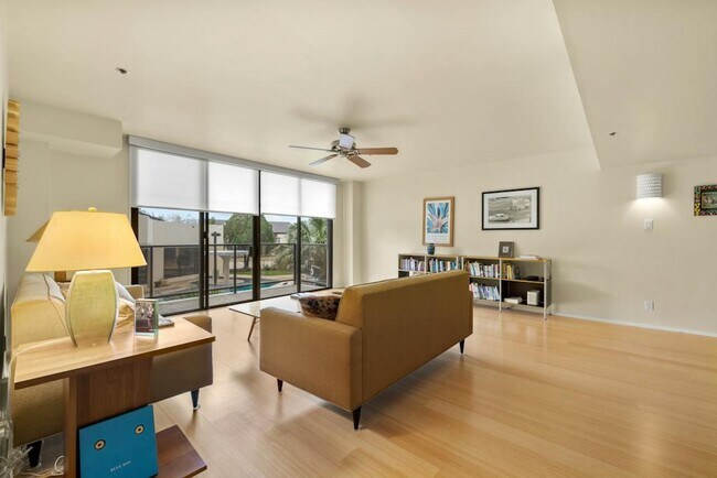 Building Photo - 40 N Interstate Hwy 35