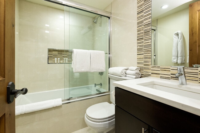 Building Photo - 611 S W End St