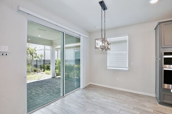 Building Photo - Modern 5/3 Water-View Home in Weslyn Park ...