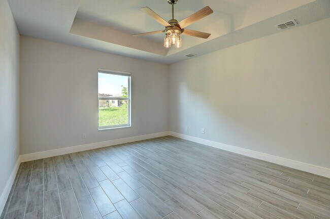 Building Photo - 2352 SW Plum Ct