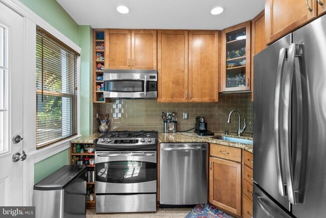 Building Photo - 303 Mt Vernon Ave