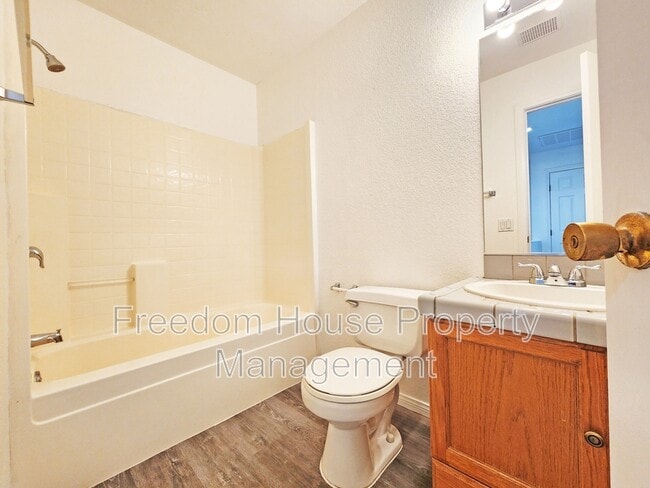 Building Photo - 670 Bourbon St