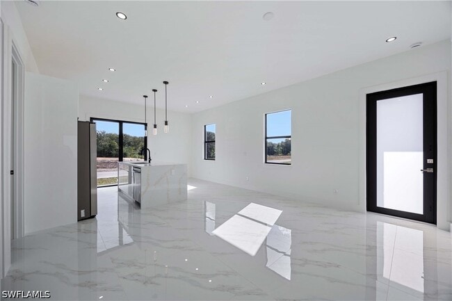 Building Photo - 1051 Marine Ave S