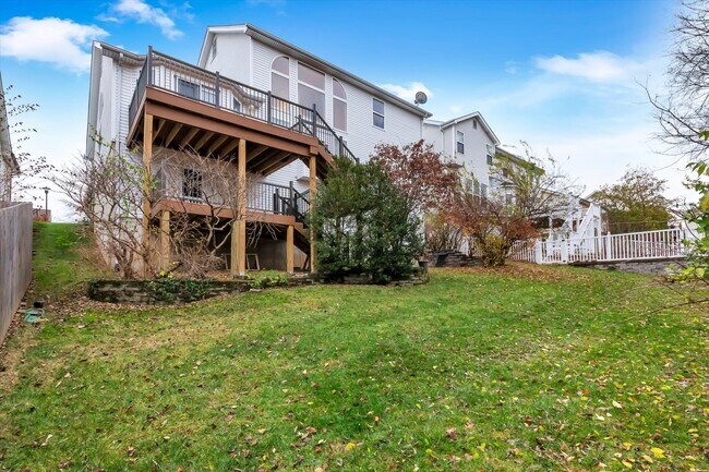 Building Photo - 627 Fox Hill Estates Dr