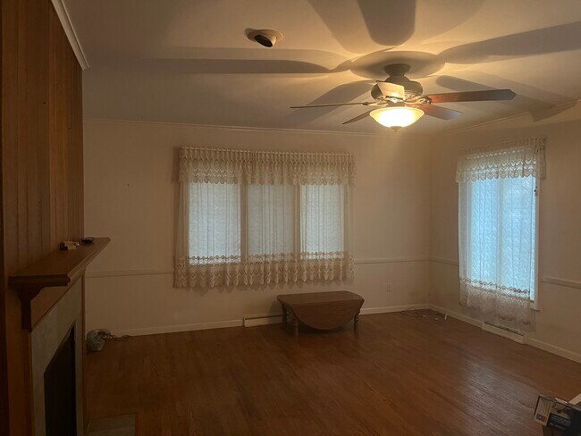 Building Photo - 440 Magowan Ave