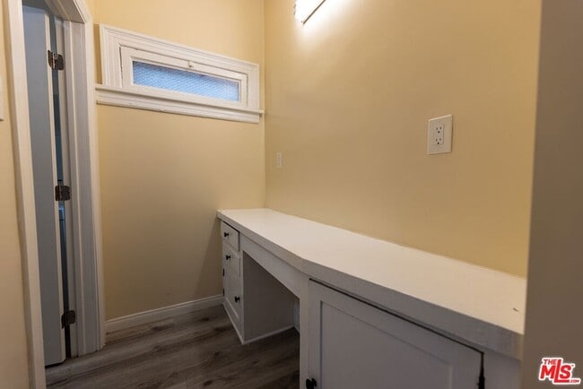 Building Photo - 946 S Burlington Ave