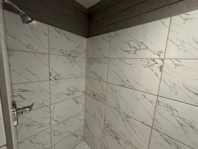 Building Photo - 2 Bedroom - 2 Bath - 1034 Sq. Ft. Duplex