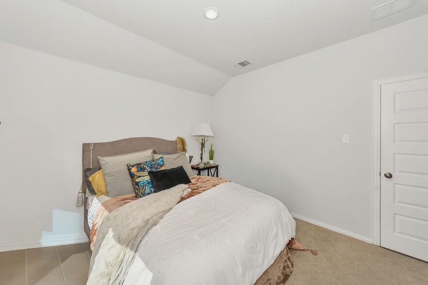 Building Photo - 2213 Pacific Ave