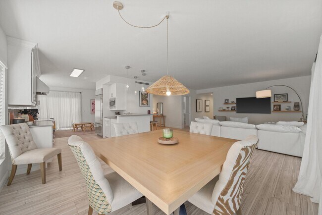 Building Photo - 11355 Pond View Dr