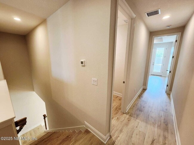 Building Photo - 541 Crestview Dr