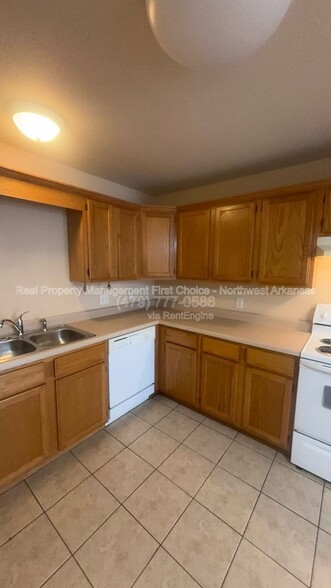 Building Photo - 790 Appleridge Dr