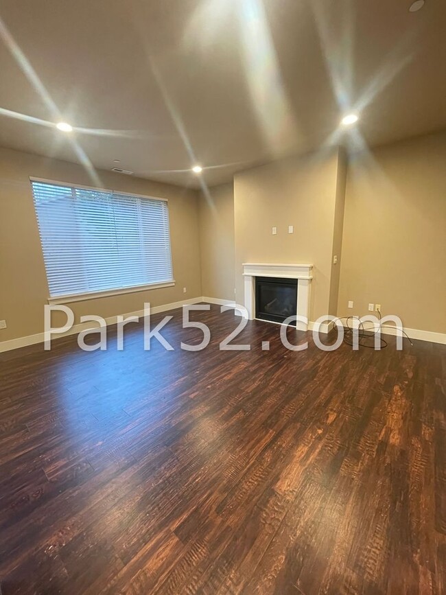 Building Photo - Spacious 4 Bedroom Home in Olympia