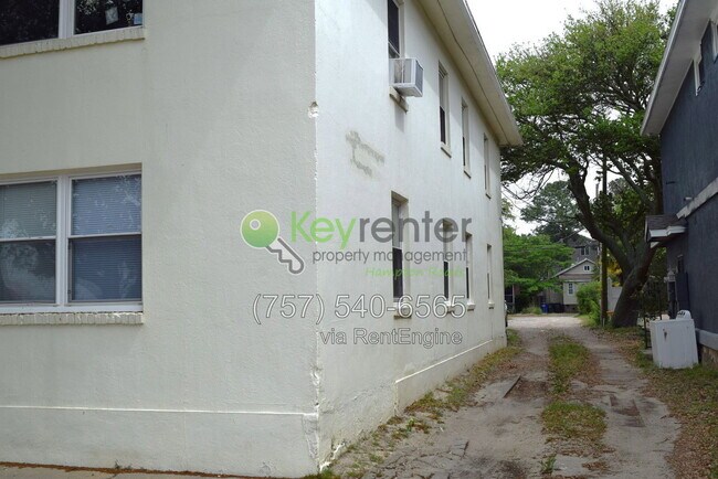 Building Photo - 925 Little Bay Ave