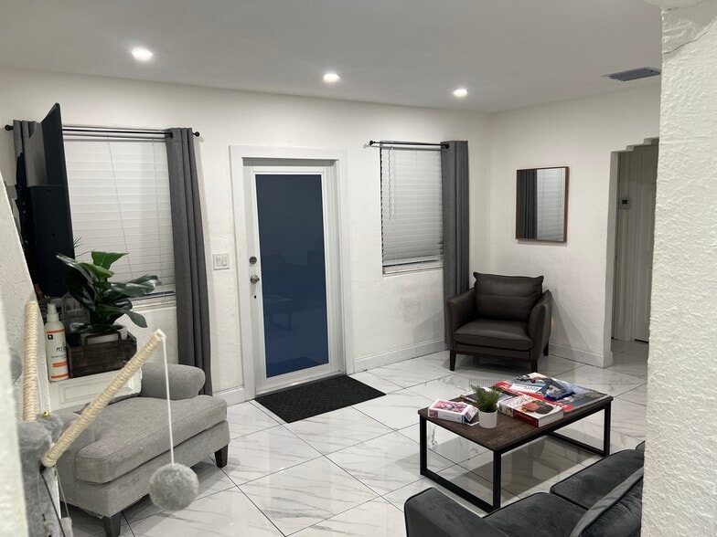 Primary Photo - 4200 NW 11th Ct