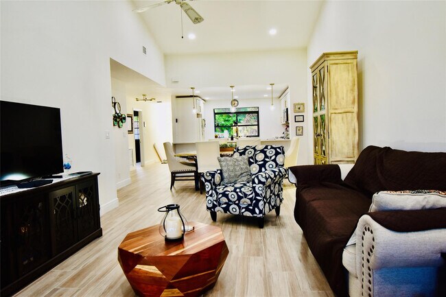 Building Photo - 7917 La Mirada Dr