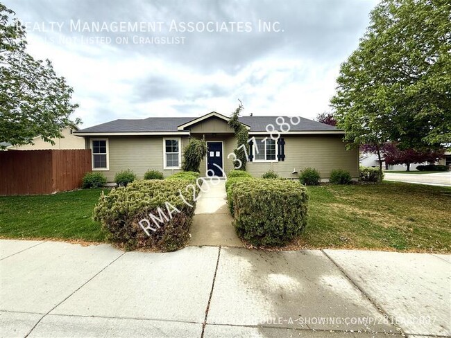 Primary Photo - 2621 N Larchmont Ave