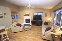 Building Photo - Beautiful 3 Bedroom South Anchorage Condo!