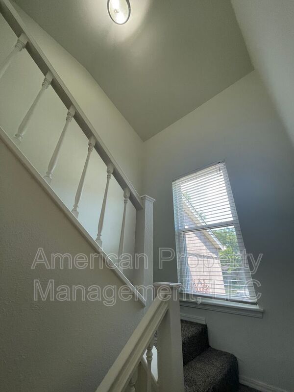 Building Photo - 1704 W 62nd St S
