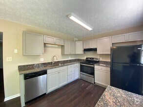 Building Photo - 110/112 Allyson Way