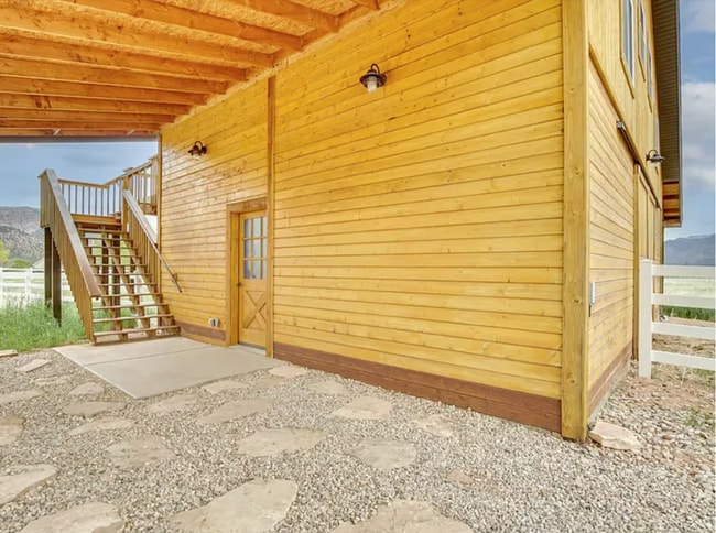 Building Photo - Serene Retreat Near Kolob Canyon – Fully F...