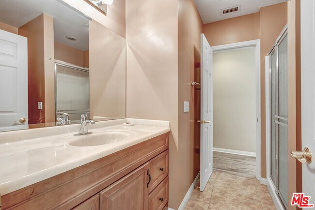 Building Photo - 2623 S Beverly Dr