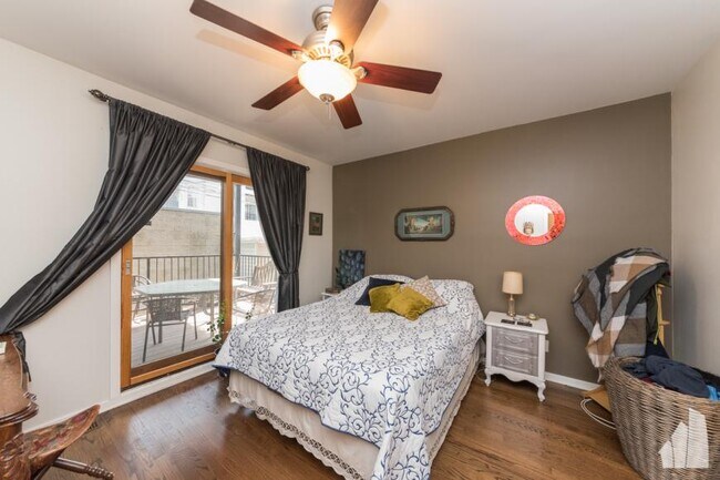 Building Photo - 3 bedroom in Chicago IL 60622