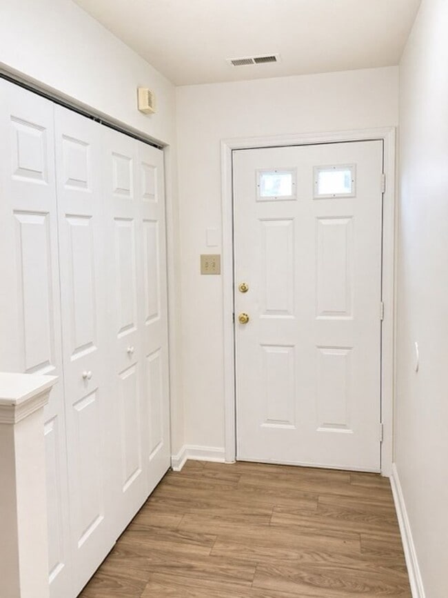 Building Photo - 45264 Woodstown Way