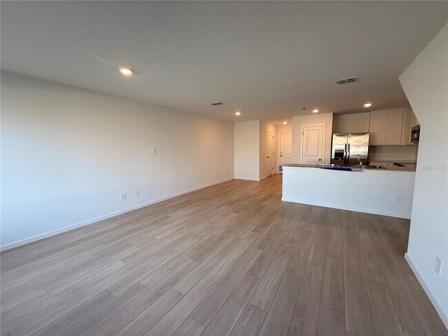 Building Photo - 874 Lynx St