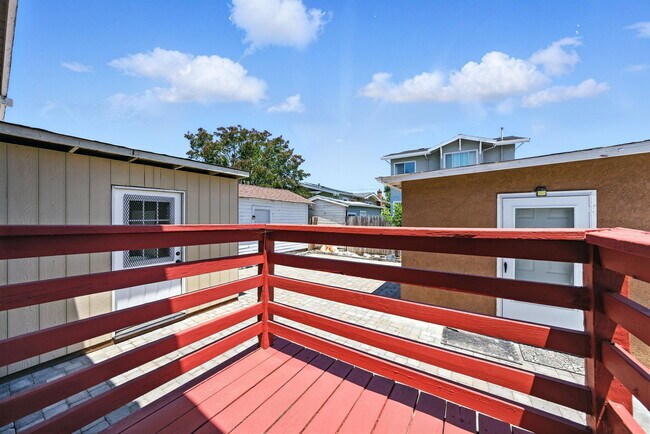 Building Photo - 5530 Laverne Ave