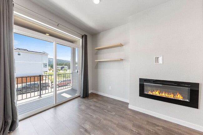 Building Photo - Charming 2-Bed with 2.5 Baths in Newberg