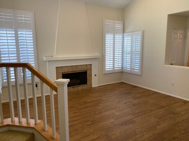 Building Photo - Gorgeous Single Family House - Available June 2026!