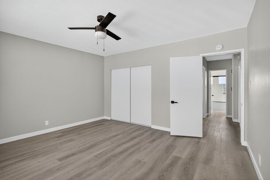 Building Photo - 10442 Lampson Ave
